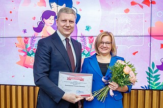 Андрей Иванов поздравил многодетных жительниц Одинцовского округа с Днем матери