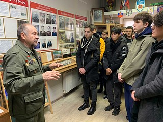 Полицейские рассказали молодым людям об истории создания милиции