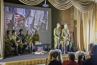 В парке «Патриот» ученики Зареченской школы сыграли в спектакле «Рубеж»