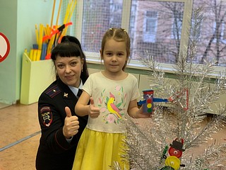 Автоинспекторы повторили с ребятами дорожные правила