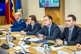 Участие в заседании приняли представители органов местного самоуправления, правоохранительных органов, общественных объединений и муниципальных учреждений