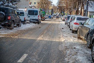 Глава Одинцовского округа потребовал от дорожных и коммунальных служб ускорить уборку снега