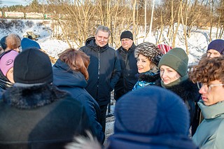 Ход капитального ремонта плотины в Голицыно проверил Андрей Иванов вместе с жителями