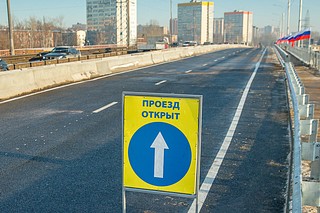 С 1 декабря 2022 года по 1 марта 2023-го для автомобилистов доступны все 4 полосы — по 2 в каждую сторону