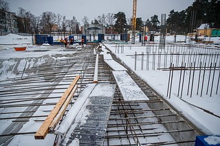 Ход строительства школы на 550 учеников в Горках-2 проверил Андрей Иванов
