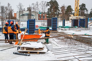 Ход строительства школы на 550 учеников в Горках-2 проверил Андрей Иванов