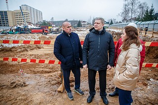 Андрей Иванов проверил ход строительства школы на 550 учеников в Немчиновке