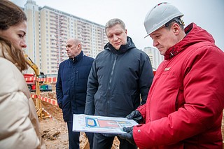Андрей Иванов проверил ход строительства школы на 550 учеников в Немчиновке