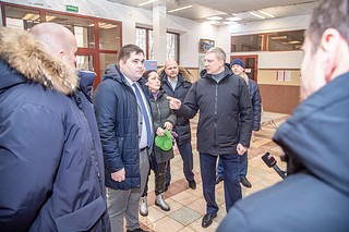 Глава Одинцовского округа Андрей Иванов вместе с жителями проверил содержание территории железнодорожной станции Звенигород