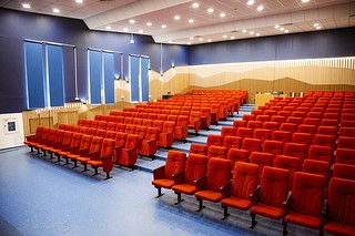 В здании был произведен капитальный ремонт второго этажа — на площади около 590 квадратных метров