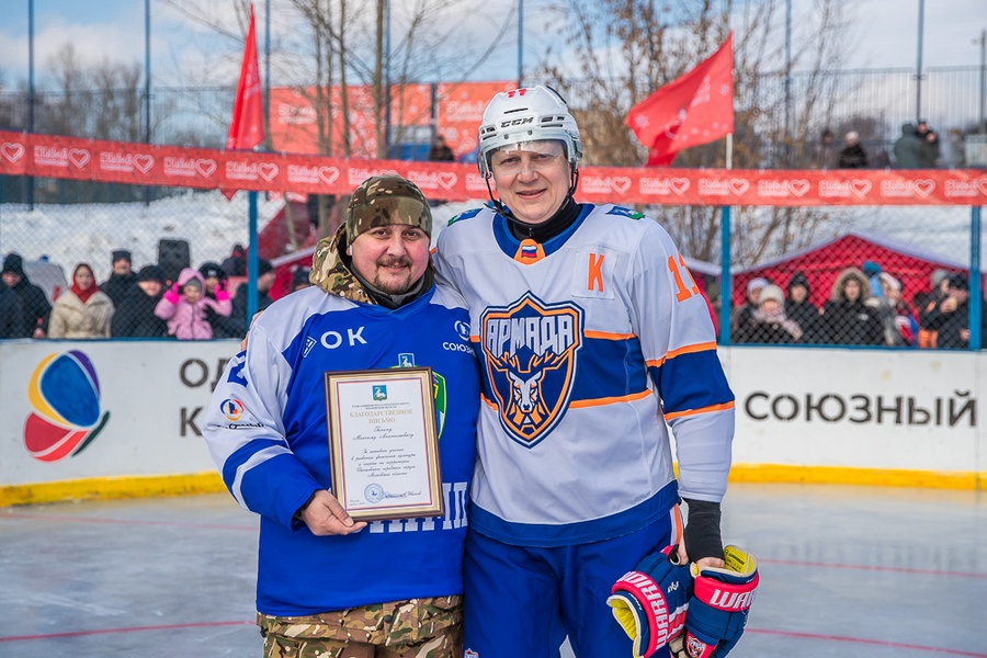 Хоккей текст 1, Хоккейная команда главы Одинцовского округа «Армада» победила в команду «Олимп» со счётом 10:5