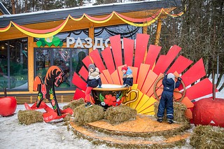 Народные игры, блины, выступления актёров и музыкантов были на Лазутинке, в парке Малевича и парке «Раздолье», в городском парке Звенигорода и других парковых территориях