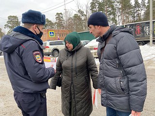 В поселке Горки-10 полицейские провели профилактическую акцию «Осторожно, мошенники!»