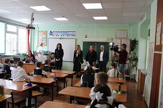 Полицейские и общественники Одинцовского округа провели в школе лекцию «Правовое информирование. Правила поведения на каникулах»