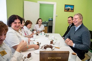 Андрей Иванов поздравил жен десантников и сотрудниц госпиталя с Международным женским днём
