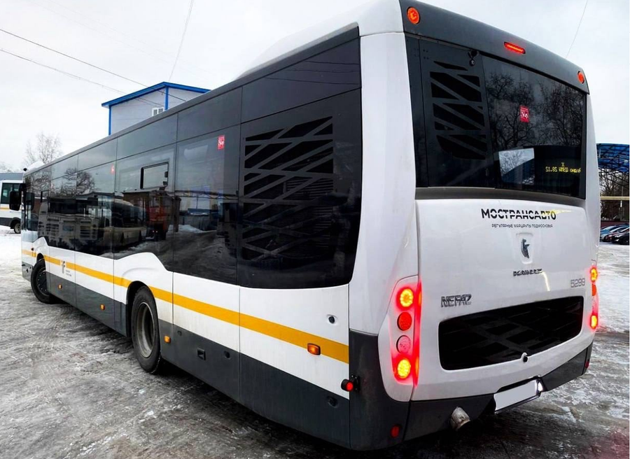 Автобусы марки «НЕФАЗ-5299» вмещают до 105 человек, Март