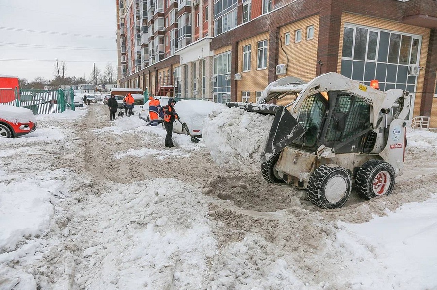 В Одинцовском округе последствия непогоды убирают более 720 человек и 220 единиц техники, Март