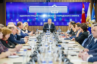 На еженедельном рабочем совещании глава Одинцовского округа Андрей Иванов назвал этот день — 18 марта — поворотным в истории всей страны