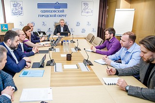Ход строительства 3-х образовательных учреждений Одинцовского округа обсудили на совещании Андрея Иванова