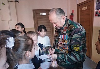В Одинцовском округе ветераны вооруженных сил встретились с учениками Жаворонковской школы