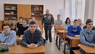 В Одинцовском округе ветераны вооруженных сил встретились с учениками Жаворонковской школы
