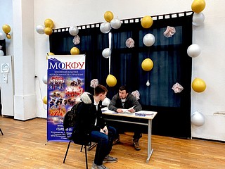 На встрече ребята смогли поговорить с представителями институтов и колледжей