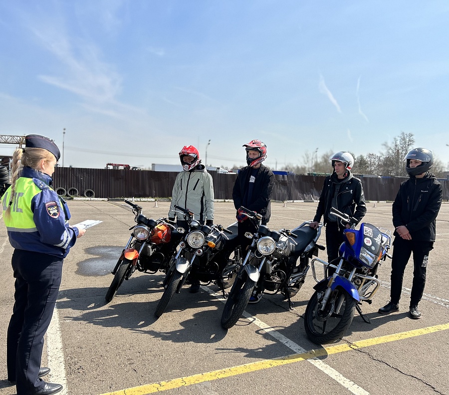 1Одинцовские Госавтоинспекторы провели беседы с будущими мотоциклистами