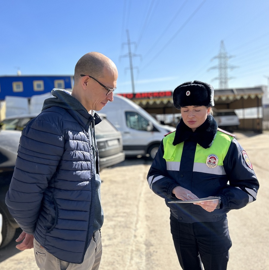 1В Одинцовском городском округе автоинспекторы провели тематические беседы в пунктах шиномонтажа