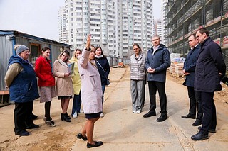 Андрей Иванов проинспектировал ход строительства детского сада в Новой Трёхгорке
