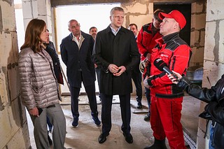 Андрей Иванов проинспектировал ход строительства детского сада в Новоивановском