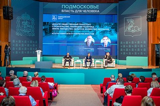 Заместитель главы администрации Александр Тесля выступил с докладом об итогах работы за I квартал