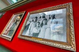 Выставка «Царская семья. Восхождение» открылась в Главном храме ВС РФ