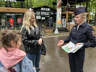 Встреча прошла в парке возле пунктов проката велосипедов