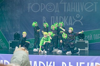 На старт фестиваля «Город танцует в парках» в Одинцовский парк культуры спорта и отдыха пришли более 1300 человек