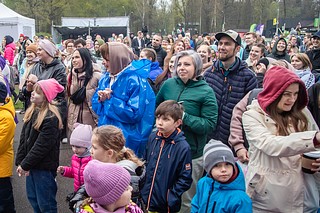 На старт фестиваля «Город танцует в парках» в Одинцовский парк культуры спорта и отдыха пришли более 1300 человек