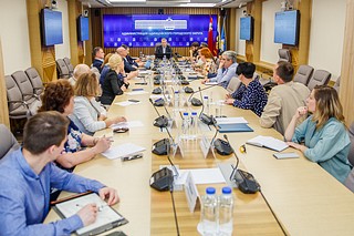 26 мая, глава Одинцовского городского округа Андрей Иванов совместно с профильными заместителями, специалистами МЦУР, общественниками и представителями силовых структур провели совещание с инициативными жителями города Голицыно