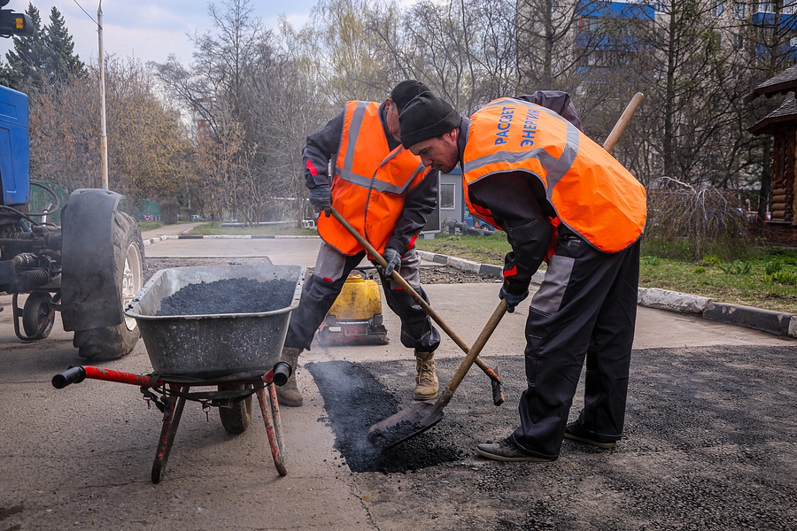 В Одинцовском округе отремонтируют более 3 тысяч ям на дворовых территориях, Май