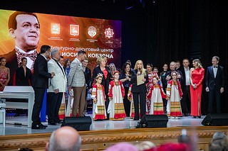 В КДЦ села Успенское в Одинцовском округе открылась выставка, посвящённая Иосифу Кобзону
