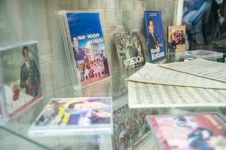 В КДЦ села Успенское в Одинцовском округе открылась выставка, посвящённая Иосифу Кобзону