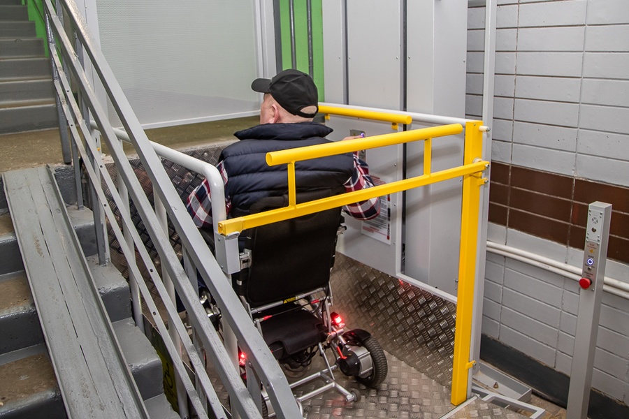 Лифт текст 1, Инвалиды-колясочники поблагодарили Администрацию Одинцовского округа за установку специального лифта