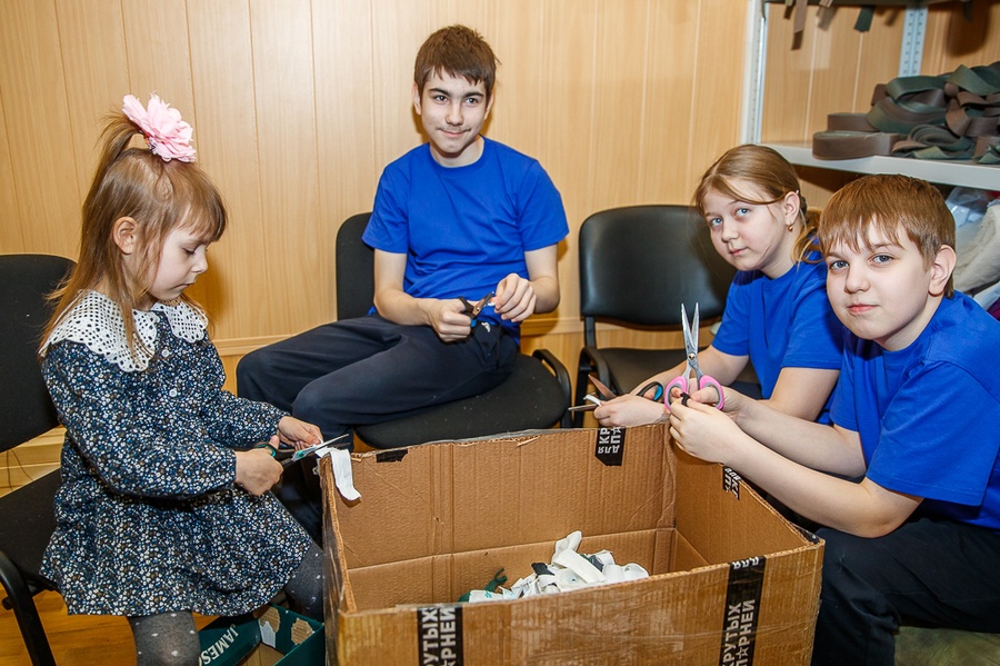 В Одинцово добровольцы активно занимаются изготовлением маскировочных сетей для бойцов СВО, Май