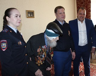 Одинцовские полицейские поздравили ветеранов Великой Отечественной войны с Днем Победы