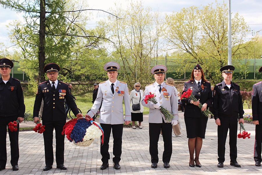 09 05 23 04 44 6, Одинцовские полицейские возложили цветы к Вечному огню Аллеи Славы в городе Одинцово