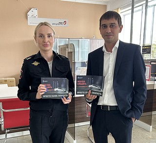 Одинцовские Госавтоинспекторы напомнили посетителям и работникам многофункционального центра о безопасном поведении на дороге