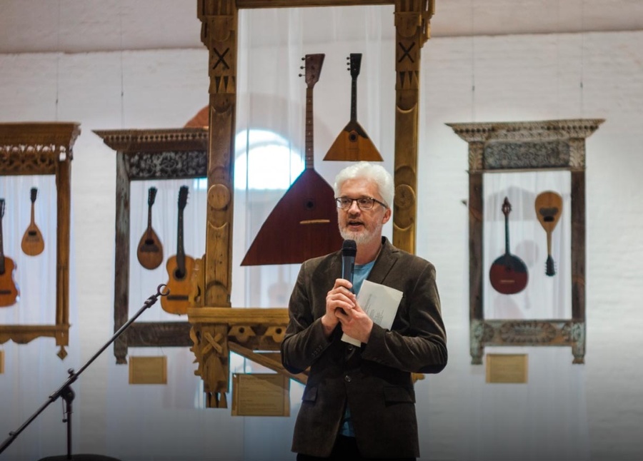 5В Звенигородском манеже открылась выставка «Ремесло, пережившее эпохи. Звенигородские музыкальные мастера»