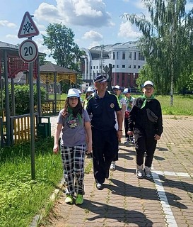 Одинцовские Госавтоинспекторы провели квест-игру по правилам дорожного движения в автогородке