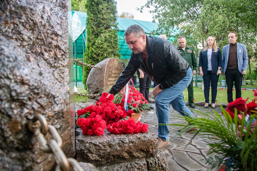 Одинцовские партийцы возложили цветы к воинскому Мемориалу в деревне Солманово, Одинцовские партийцы возложили цветы к воинскому Мемориалу в деревне Солманово