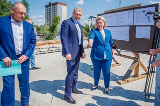 Глава Одинцовского округа Андрей Иванов проинспектировал ход реконструкции эстакады на 26-м километре Можайского шоссе, в районе станции Отрадное в Одинцово