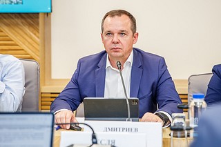 Заместитель главы администрации Олег Васильевич Дмитриев