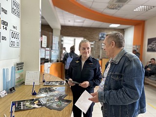 В рамках социального раунда «Трезвый водитель» сотрудники Одинцовской Госавтоинспекции провели профилактические беседы, напомнив посетителям офиса страховой компании о безопасном поведении на дороге